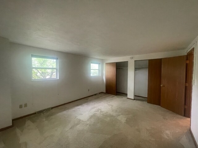 Building Photo - 320 Station St