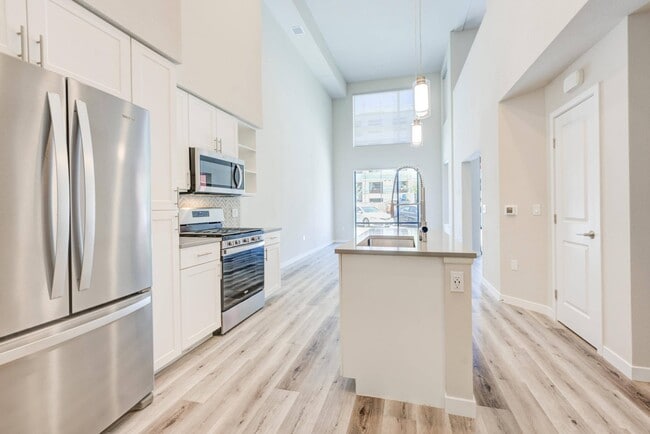 Building Photo - The Avalyn