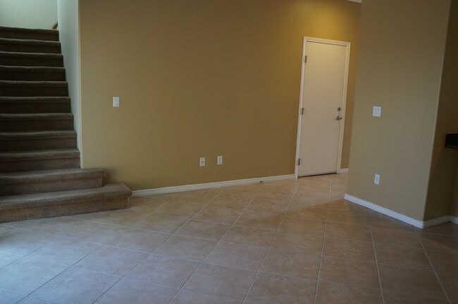 Building Photo - BEAUTIFUL SOUTH LAS VEGAS HOME IN A QUIET ...