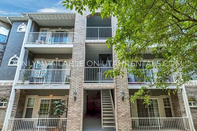 Building Photo - 455 Belmont Pl