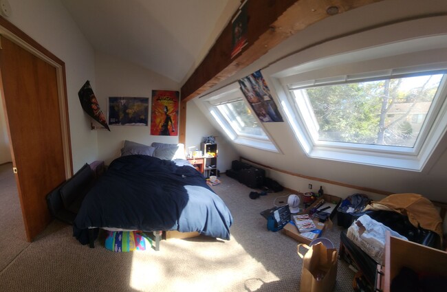 Building Photo - Bigger than average home in SLO! Lots of space!