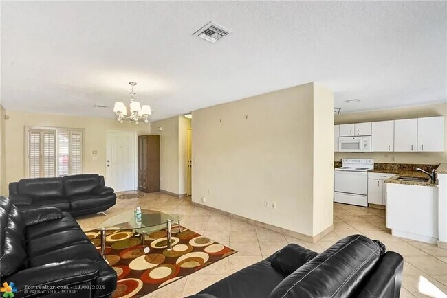 Building Photo - 4050 Eastridge Dr