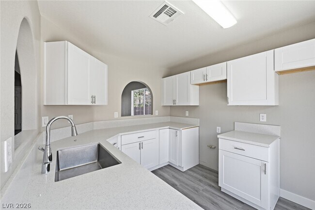 Building Photo - 808 Majestic Rock Cir