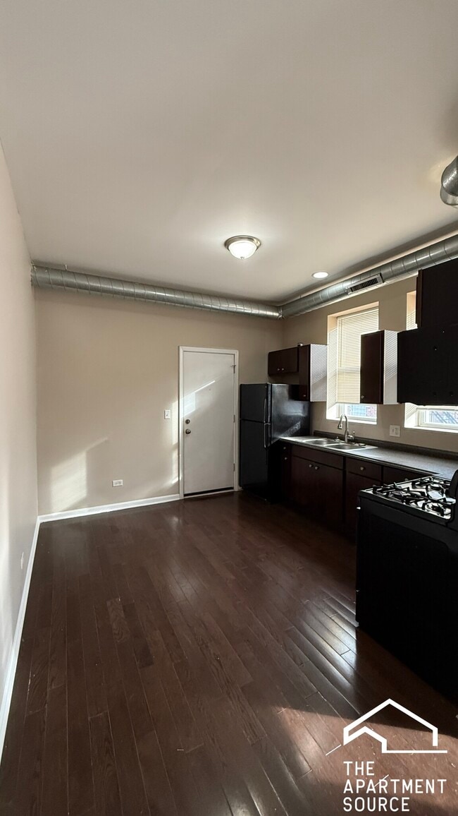 Building Photo - 1919 S Racine Ave