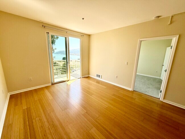 Building Photo - 301 Crescent Ct