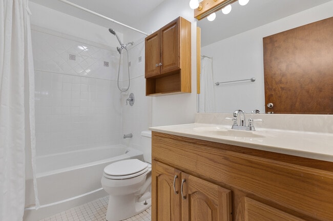 Building Photo - 117 Cotuit Ct