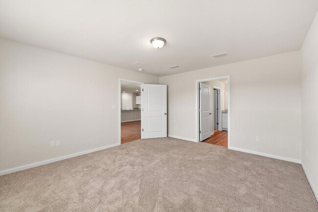 Building Photo - 511 Whispering Creek Ave