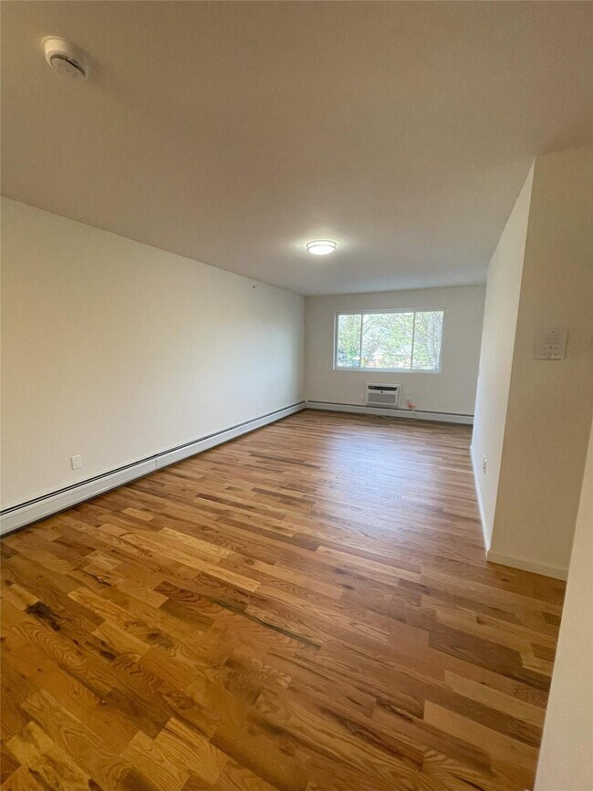 Building Photo - 3 Woods End Cir