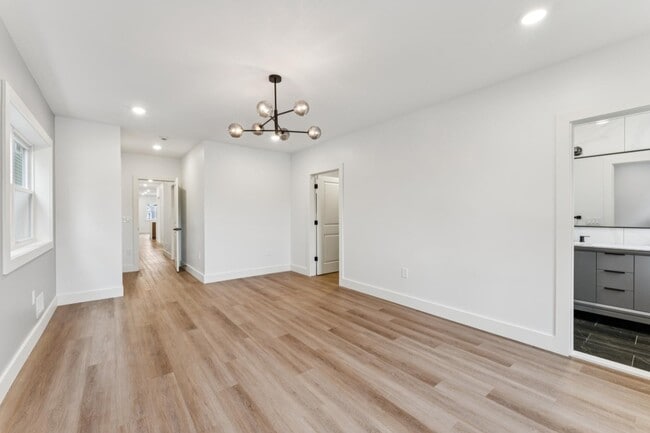 Building Photo - 84 Hollywood Ave