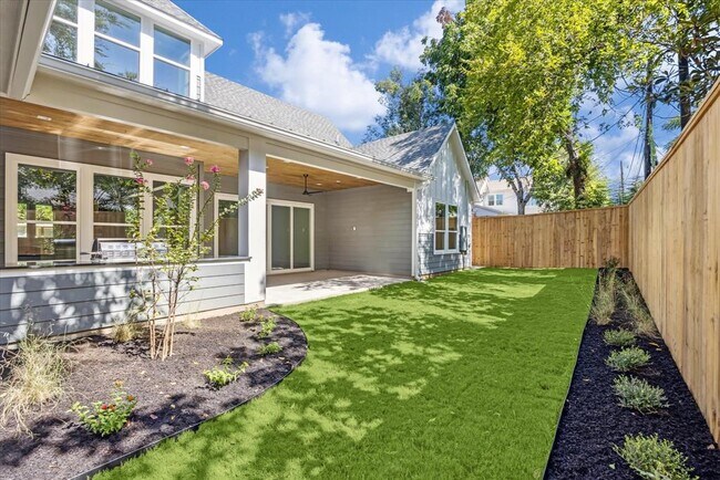 Building Photo - 3001 Funston St