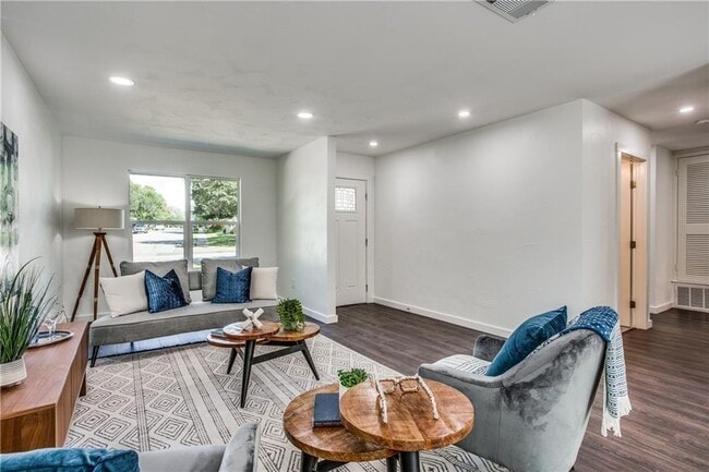 Building Photo - 6220 Blarwood Dr