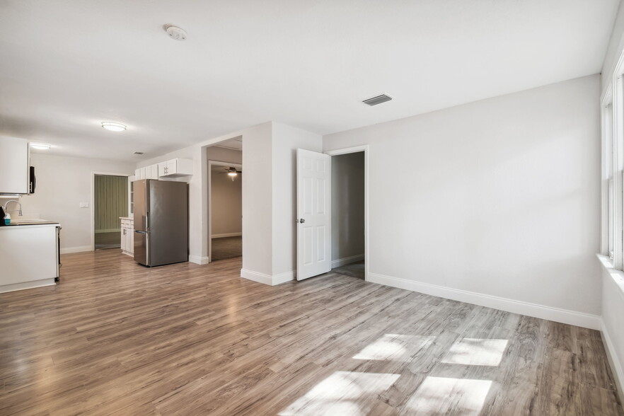 Building Photo - 5710 Kenwood Ave