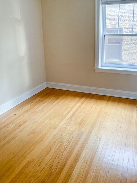 Building Photo - 4913 N Hermitage Ave