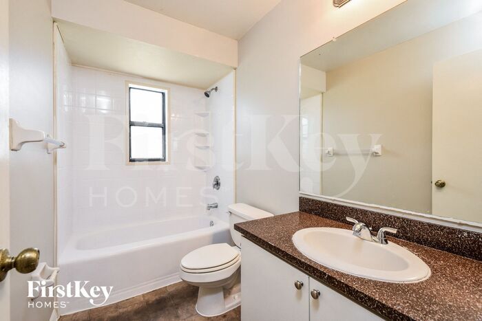 Building Photo - 1128 SW 11th Ct