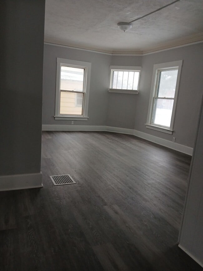 Building Photo - 2204 Fremont St