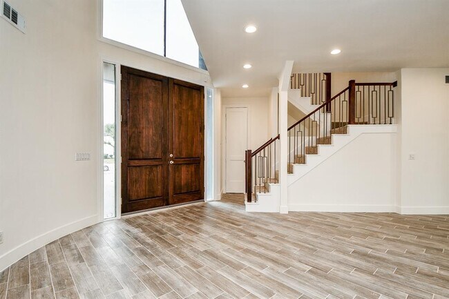 Building Photo - 8115 Fondren Lake Dr