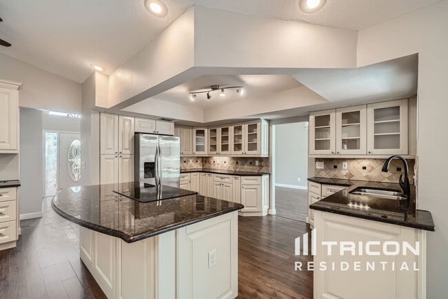 Building Photo - 854 Christina Cir