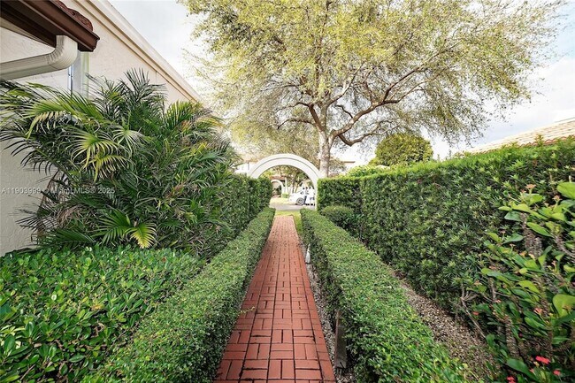 Building Photo - 9318 NW 50th Doral Cir S