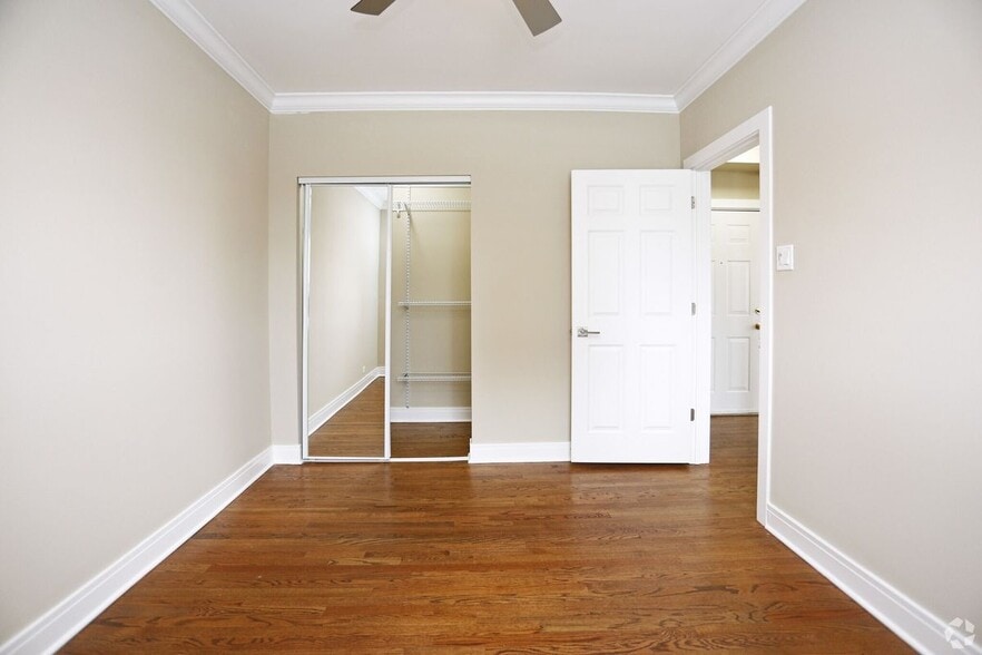 Building Photo - 901 W Argyle St