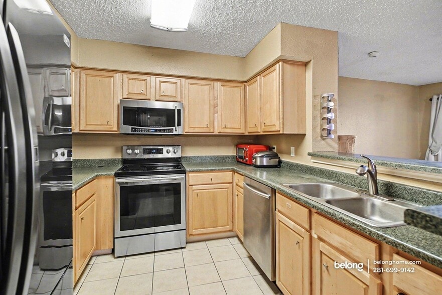 Building Photo - 2300 Old Spanish Trl