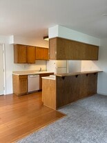 Building Photo - 4913 Sunshine Ave