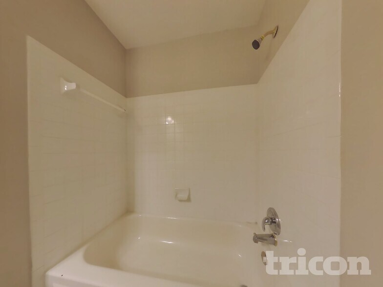 Building Photo - 1017 Chatsworth Ln