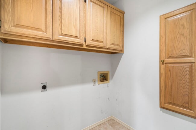 Building Photo - 30 Kensington Dr