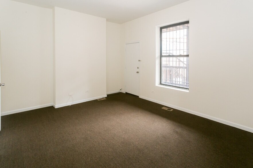 Building Photo - 2835 W Medill Ave