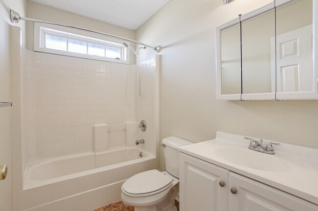 Building Photo - 204 Birch Dr