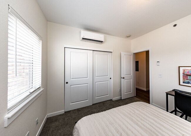 Building Photo - 2 Bedroom 2 Bath Luxury Apartment near Garden of the Gods and Ute Valley