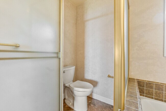 Building Photo - Ocean View Prime Location