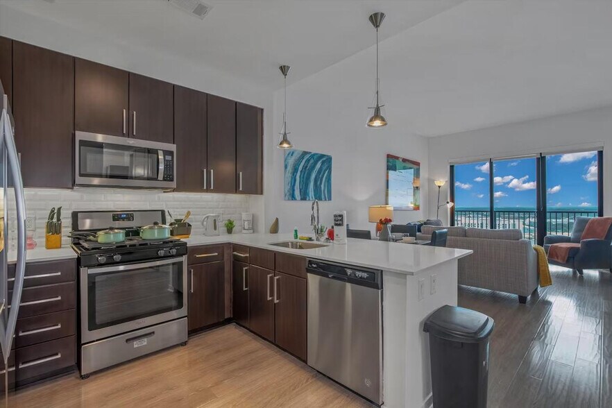 Building Photo - 2022 Holcombe Blvd