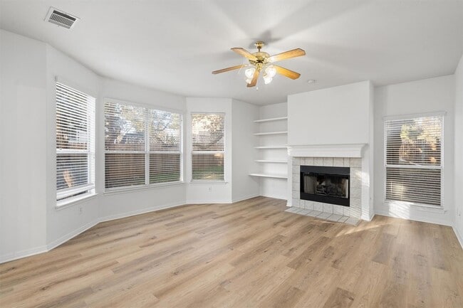 Building Photo - 803 Cashew Ln