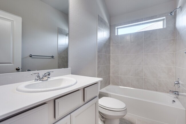 Building Photo - 211 Red Oak Dr