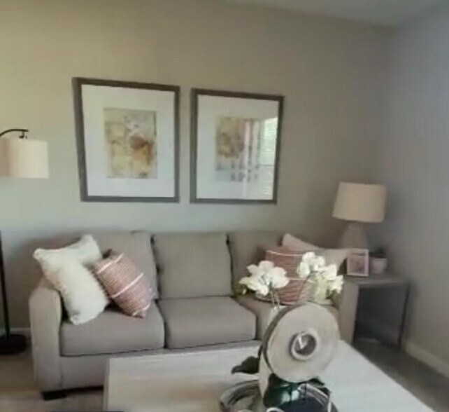 Living - 5309 Fantasy Dr