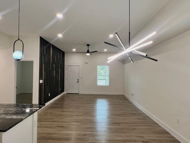 Building Photo - 110 Webb