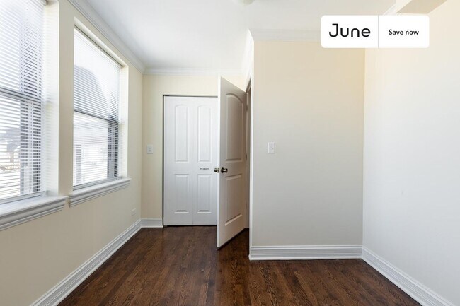 Building Photo - 3743 N Albany Ave