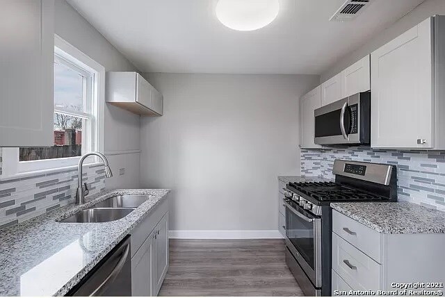 Updated - all granite counter tops and stainless steel appliances - 1818 W Ridgewood Ct
