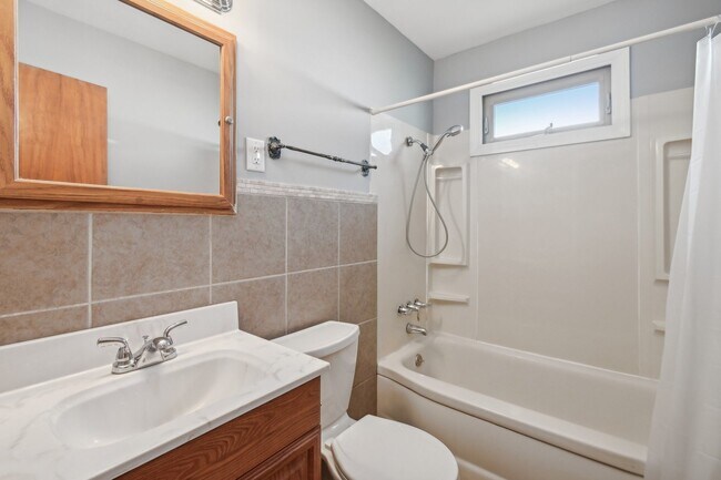 Building Photo - 116 Tower Ln