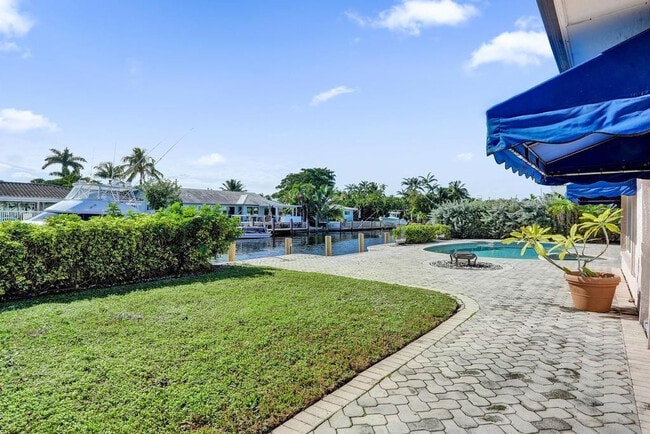 Building Photo - 2632 SE 10th Ct