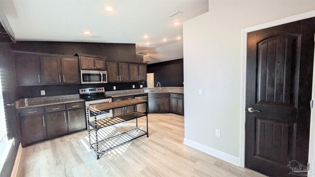 Building Photo - 4417 Fiske St