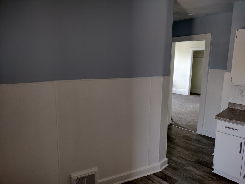 Building Photo - 8240 W Cold Spring Rd