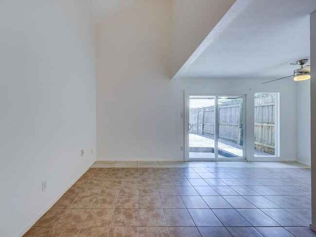 Building Photo - 1710 Cinnamon Path