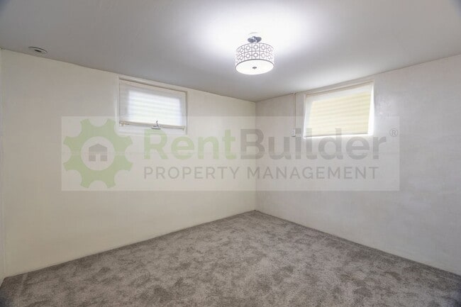 Building Photo - SPECIAL:  $1000 OFF YOUR 2ND MONTH'S RENT!!