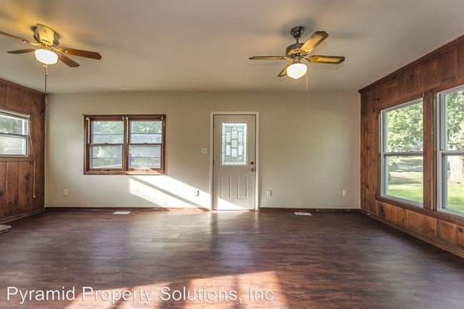 Building Photo - 4 br, 1 bath House - 5 E Park Ave