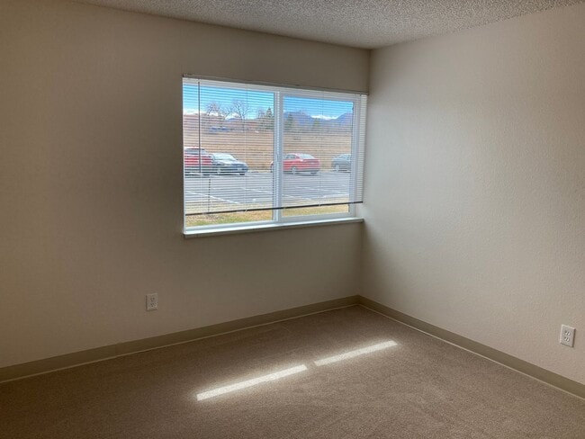 Building Photo - BEAUTIFUL 3-BR, 2-BA Condo with Everything Completely Remodeled! Everything Brand New! Views of O...