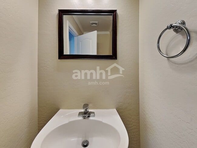 Building Photo - 10045 E Calypso Cir