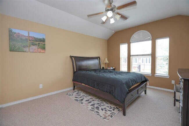 Building Photo - 3 Bed Single-Family Home in Timbergrove Terrace 77008 in Gated Community
