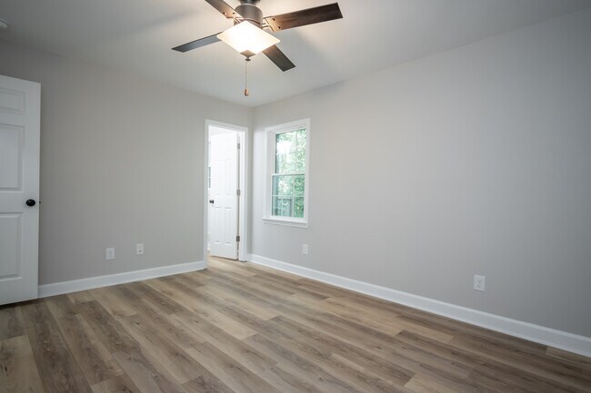 Building Photo - 1051 Crooked Creek Rd