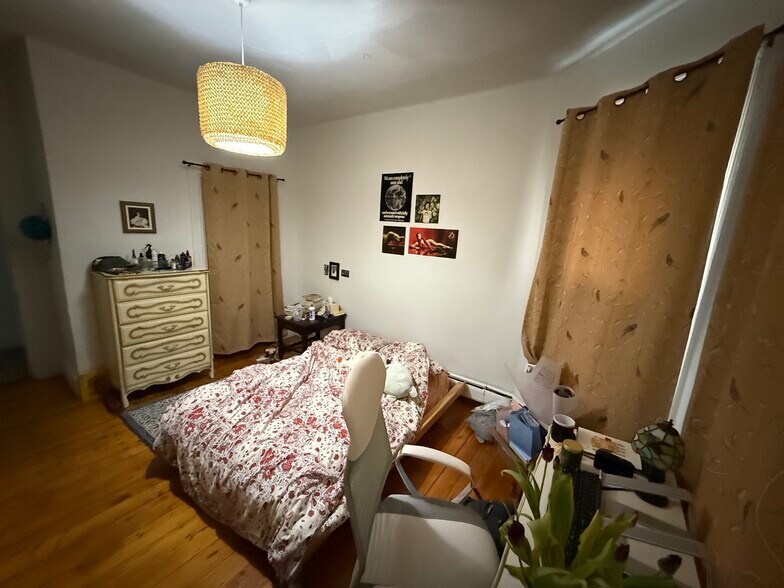 Building Photo - 270 Broadway